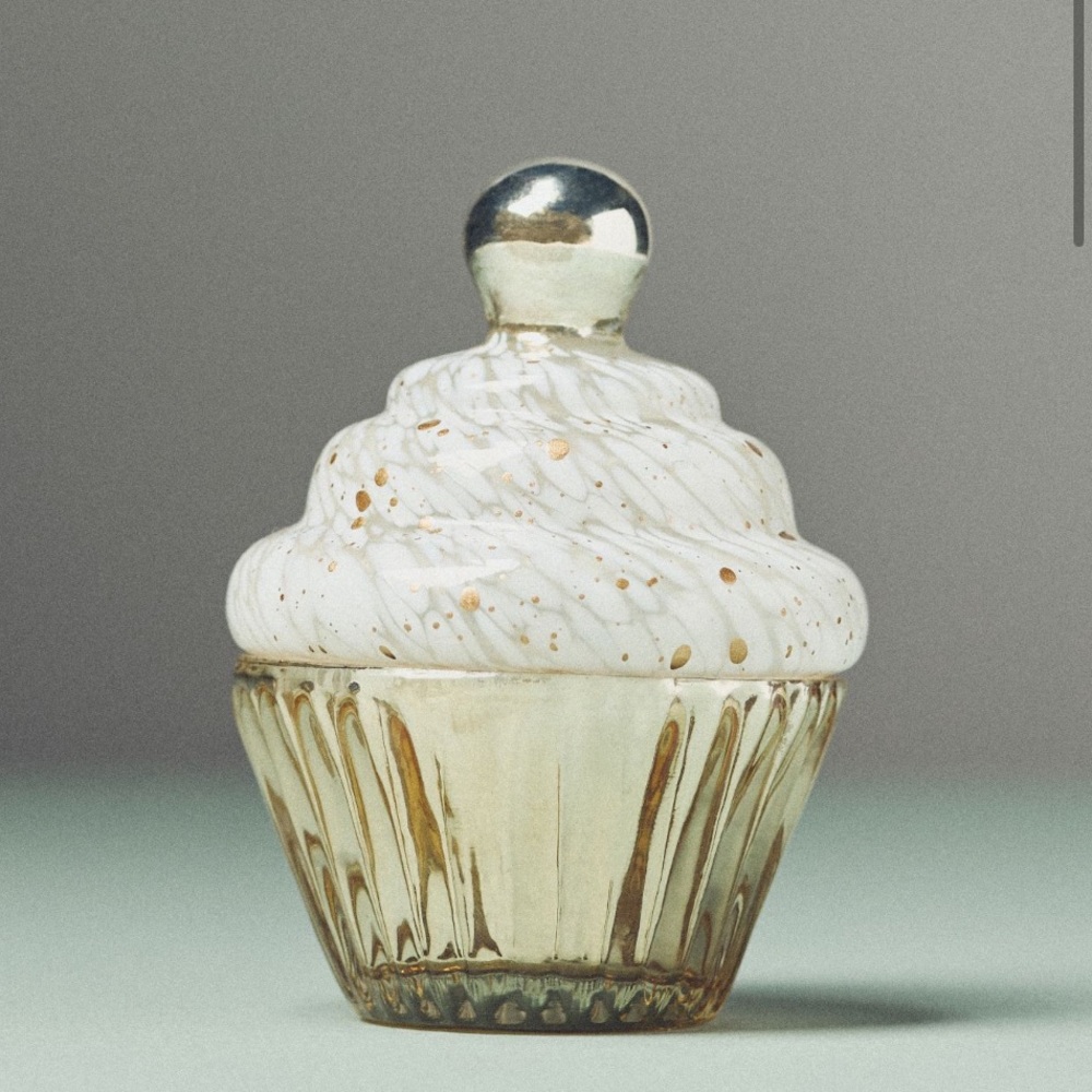 Anthro CUPCAKE GOURMAND CASHMERE & COCONUT GLASS CANDLE Style 91831859 W…